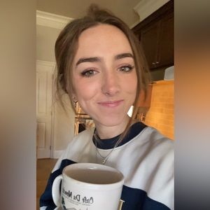 Meet your Posher, Claudia
